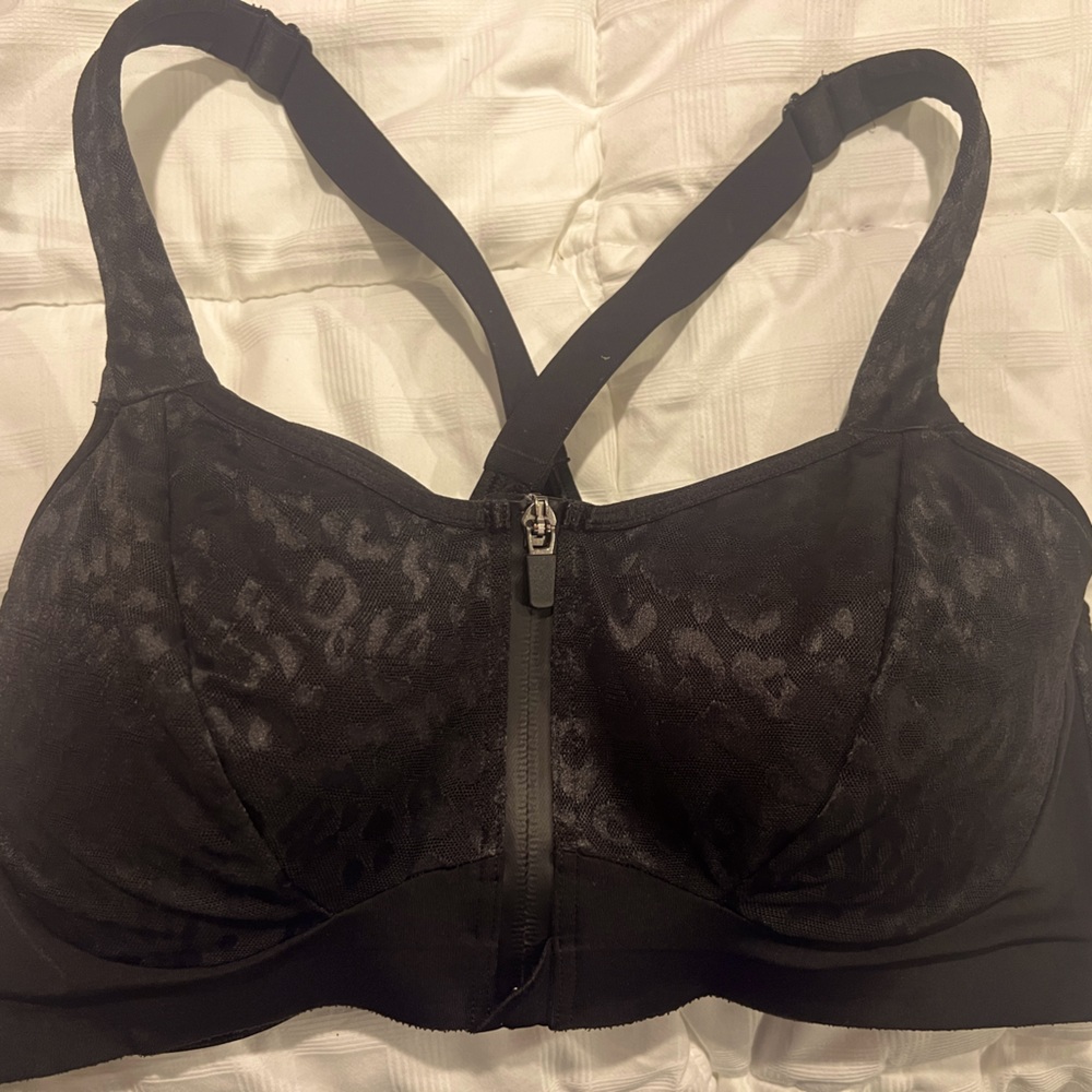 1 Victoria Secret Knock Out Sports Bras 38DD. Black leopard print pattern.